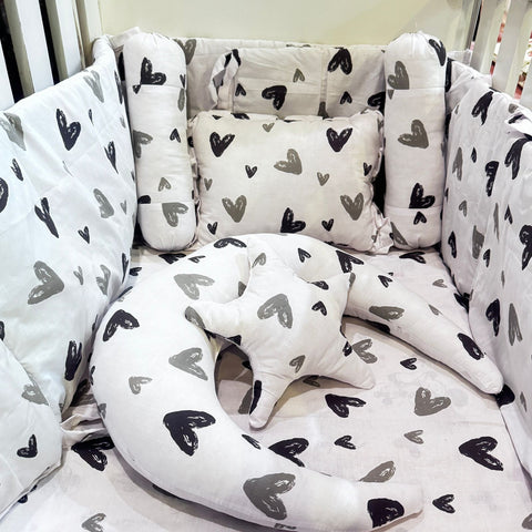 8 Pieces Cot Bedding Set - White - Hearts