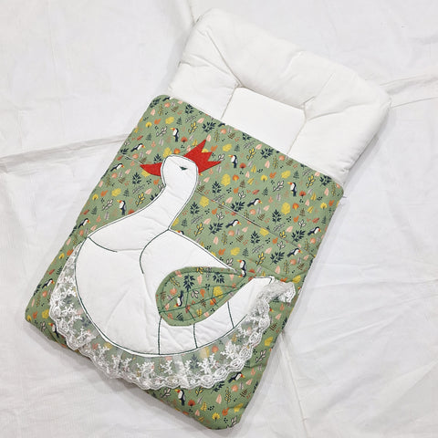 Carry Nest - Green - Swan